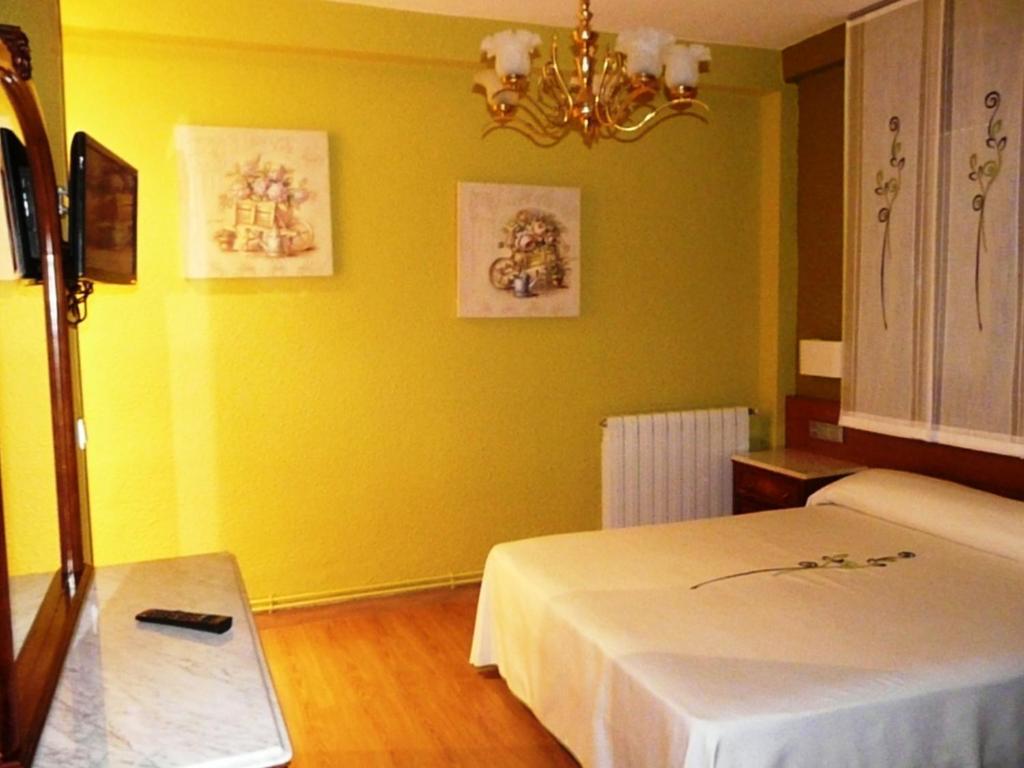 Apartamento Turistico Guara Casa Castro Barbastro Bilik gambar
